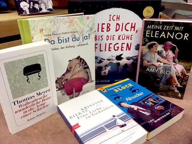 Buchhandlung Jakob -  Wer ein Buch verschenkt, verschenkt Geschichten, Gefühle und ganze Welten! In der Buchhandlung Jakob haben besondere Liebesgeschichten gefunden. Romantische, traurige, lustige und sogar wahre Geschichten sind dabei. Und wer Hilfe braucht, bekommt eine Top-Beratung oben drauf.
Buchhandlung Jakob 
Hefnersplatz 8
90402 Nürnberg | Foto: Melanie Admave/Edda Mammen
