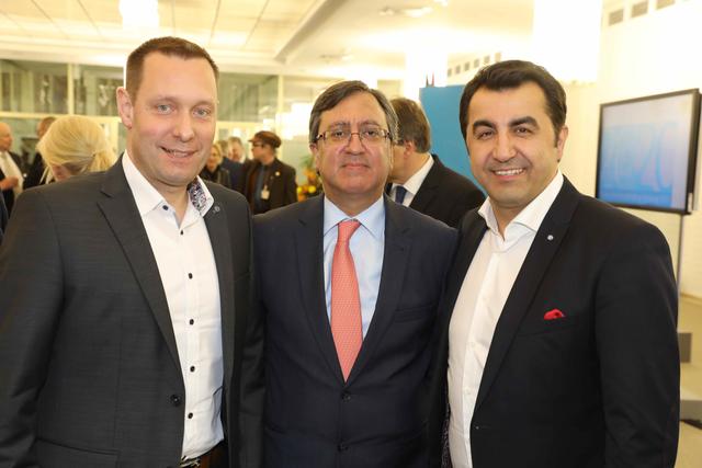Armin Kroder (Landrat Nürnberger Land), Generalkonsul der Türkischen Republik Serdar Deniz und SPD-Landtagsabgeordneter Arif Tasdelen (v.li.). | Foto: Udo Dreier