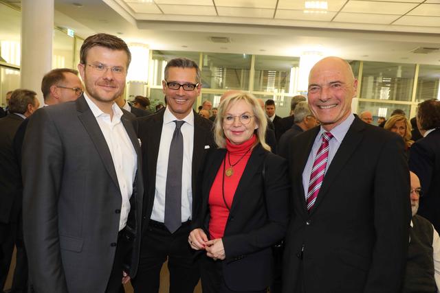 OB-Kandidat Marcus König, Nürnbergs Wirtschaftsreferent Dr. Michael Fraas, MdL Barbara Regitz, Rechtsanwalt Dr. Günther Kreuzer (v.li.). | Foto: Udo Dreier