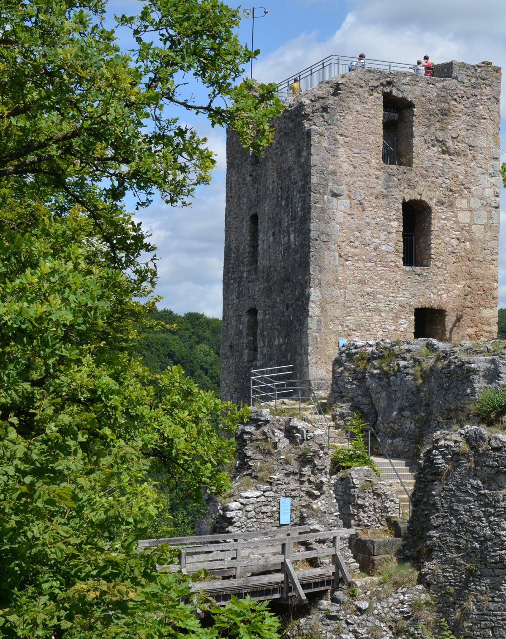 Die fränkische Schweiz endecken Ein Besuch in der Burgruine Neideck