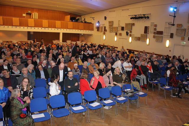 Rund 20 Minuten vor dem Beginn: Der Markgrafensaal füllt sich. | Foto: Victor Schlampp