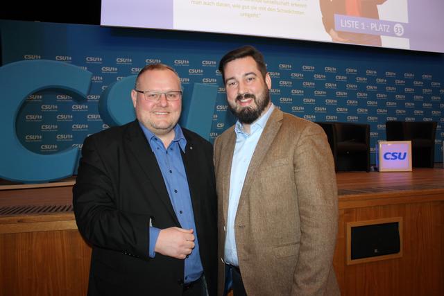Wolfram Göll (l.) begrüßt Sven Heublein (CSU Bezirksgeschäftsführer) | Foto: Victor Schlampp