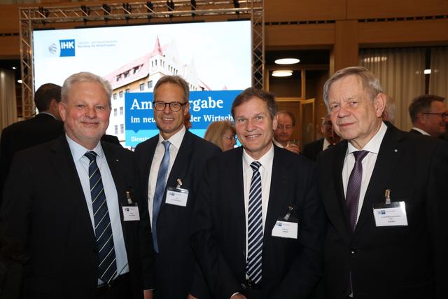 Dr. Thomas Dickert, Dr. Gert Bruckner, Hermann Imhof (CSU) und Landtagsvizepräsident Karl Freller (v.li.). | Foto: John R. Braun