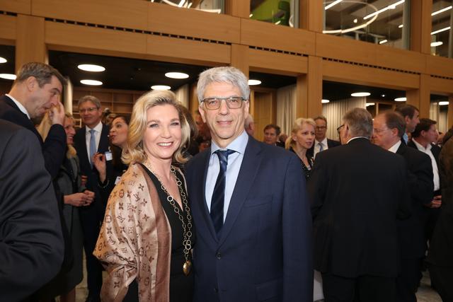 IHK-Präsident Dr. Armin Zitzmann mit seiner Frau Gabriele Degelmann. | Foto: John R. Braun