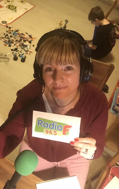Radio F-Moderatorin Steffi Pankotsch arbeitet von zu Hause aus. | Foto: Funkhaus-Nürnberg