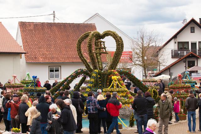 Der größte Osterbrunnen der Welt in Bieberbach wird heuer nicht geschmückt.