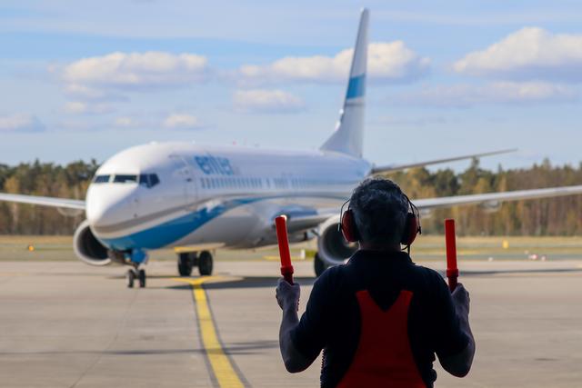 Die ersten Erntehelfer kommen in Nürnberg an. | Foto: Airport Nürnberg