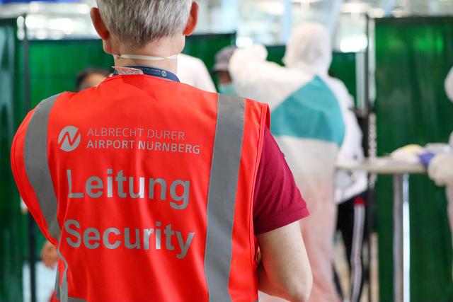 Die ersten Erntehelfer kommen in Nürnberg an. | Foto: Airport Nürnberg