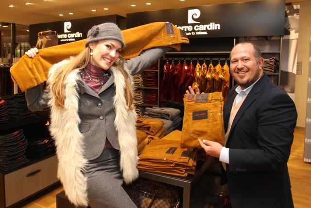 Zusammen mit Makler-Partner Muhterem Öz (rechts) ist Claudia Pinkert einem Millionenpublikum aus der beliebten TV-Serie "mieten, kaufen, wohnen" bekannt. | Foto: Udo Dreier