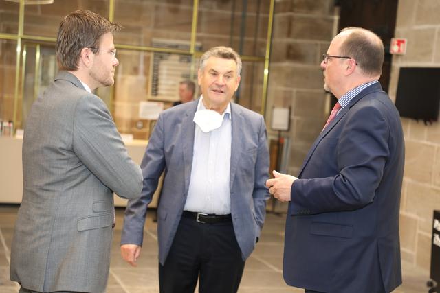 Kooperationsvertrag zwischen CSU und SPD unterzeichnet. | Foto: Udo Dreier