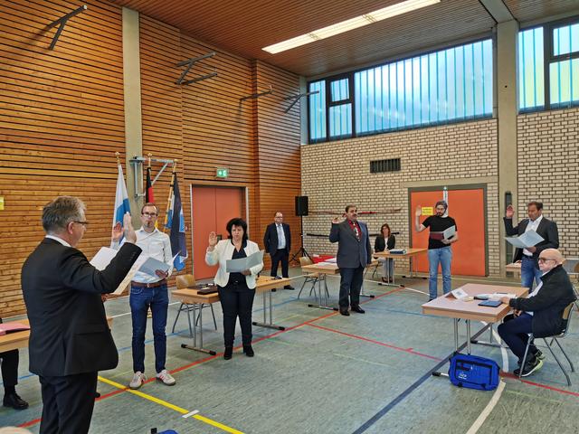 Die Vereidigung erfolgte mit dem notwendigen Sicherheitsabstand. | Foto: Stadt Stein
