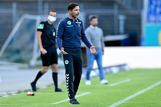 Fürths Trainer Stefan Leitl wünscht sich von seinen Spielern Statements gegen Rassismus.