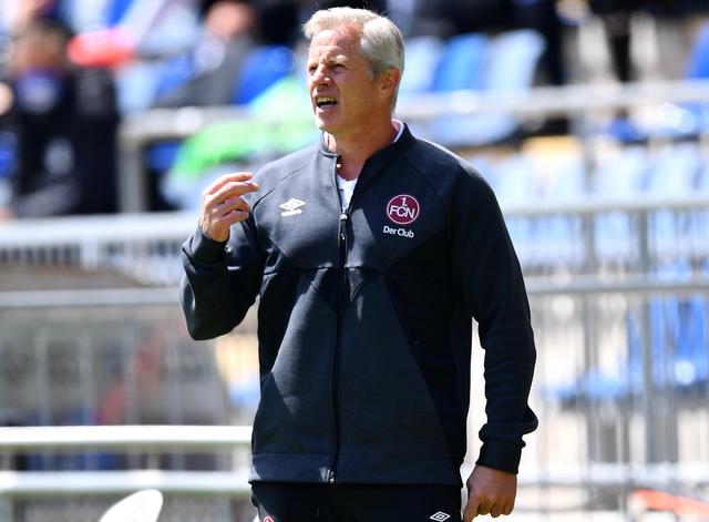 Nürnbergs Trainer Jens Keller reagiert an der Seitenlinie.  | Foto: Stuart Franklin/getty/Pool/dpa 