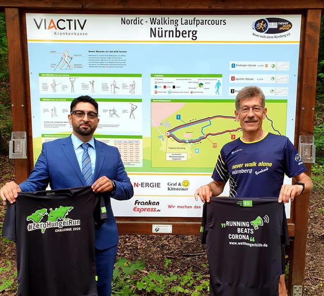 Abdulghafur Karimzada, Geschäftsführer Graf &amp; Kittsteiner und Bernhard Nuss mit den Shirts der Veranstaltung des "ZeroHungerRun" | Foto: Privat