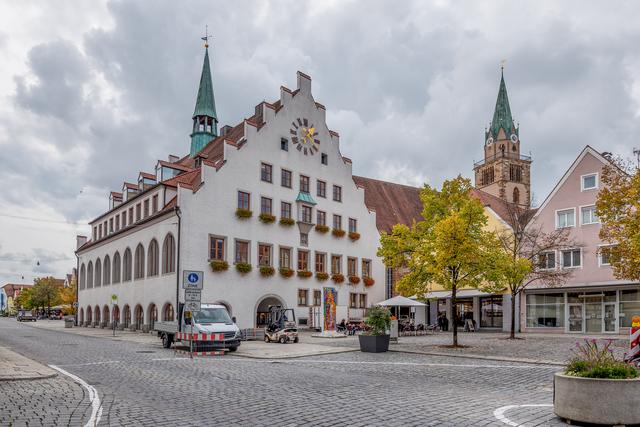 Im Herzen der Neumarkter Altstadt mit dem Rathaus. | Foto: schulzfoto-stock.adobe.com