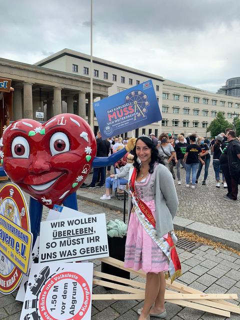Nürnbergs Volksfestkönigin Christina in Berlin.  | Foto: © Südd. Schaustellerverband