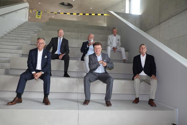 Die Herren-Runde: Gründungsmitglieder des Fördervereins für das neue Zukunftsmuseum.  | Foto: Udo Dreier