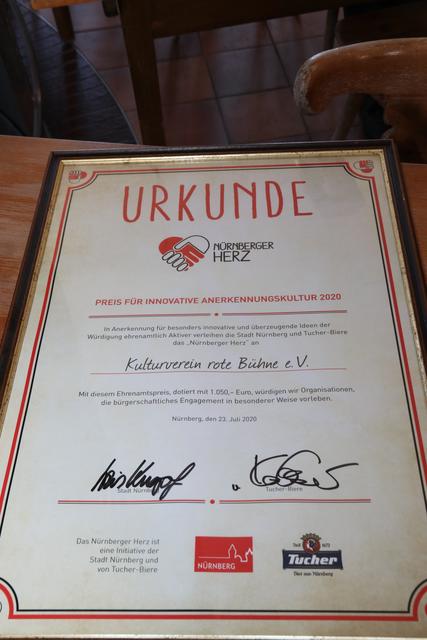 Urkunde für den Kulturverein rote Bühne e.V. | Foto: John R. Braun