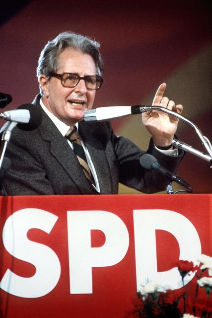 Der ehemalige SPD-Partei- und Fraktionschef Hans-Jochen Vogel verstarb im Alter von 94 Jahren.  | Foto: Frank Leonhardt/dpa/Archivbild 