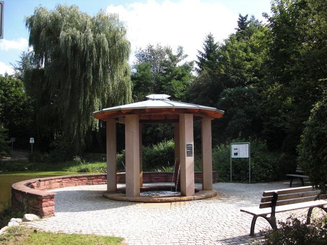Quelltempel auf der kleinen Mainau. | Foto:  Doc Bendit, CC BY-SA 3.0