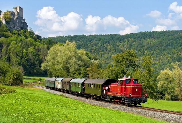 Mit der Museumsbahn durch die Sommerferien: Ein tolles Auflugsziel, das sich ideal mit einer Wanderung oder einer Fahrradtour kombinieren lässt.