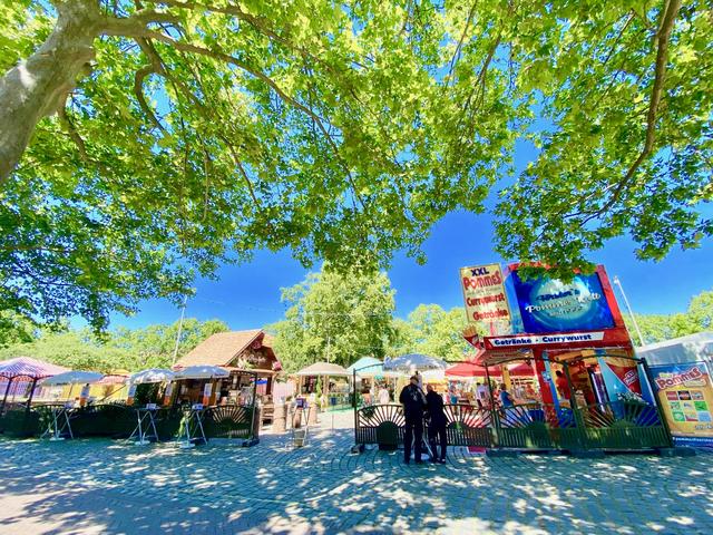 Das Insel Gärtla auf der Insel Schütt: sonnig, fröhlich und mit viel Gemütlichkeit zum Einkehren. | Foto: Nicole Fuchsbauer