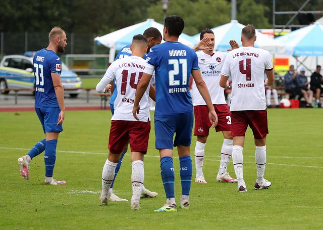 Jubel nach Tor zum 1:1 - Asger Sörensen (4, 1. FCN) und Mannschaft.  | Foto: 1. FC Nürnberg/Daniel Marr