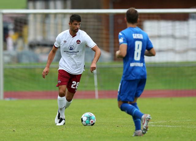 Lukas Mühl (28, 1. FCN), Dennis Geiger (8, TSG 1899 Hoffenheim).  | Foto: 1. FC Nürnberg/Daniel Marr