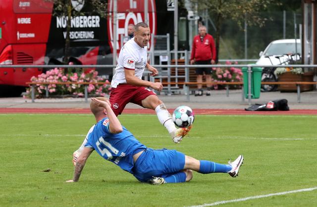 Fabian Rüth (51, TSG 1899 Hoffenheim), Adam Zrelak (11, 1. FCN).  | Foto: 1. FC Nürnberg/Daniel Marr
