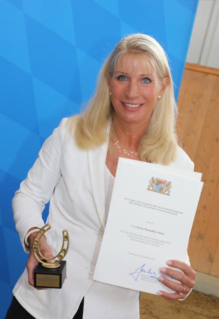 Schirmherrin der Bayerischen Reiterstaffeln ist Karin Baumüller-Söder.  | Foto: Udo Dreier