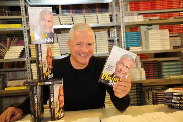 Alexander Herrmann mit Andreas Hock "...und eine Prise Wahnsinn" - Mein Leben und meine Lehren aus Sterneküche und Fernsehen | Foto: Jürgen Friedrich