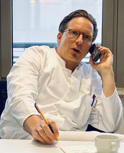 Die HNO-Experten: PD Dr. Maximilian Traxdorf im Einsatz am MarktSpiegel-Ärztetelefon. | Foto: Peter Maskow