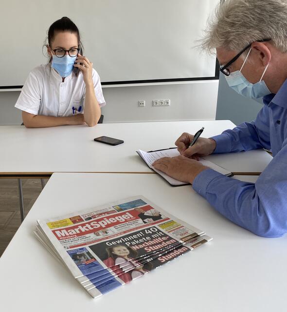 MarktSpiegel-Reporter Arthur Kreklau zeichnet die Anrufe der Leserinnen und Leser präzise auf. | Foto: Peter Maskow