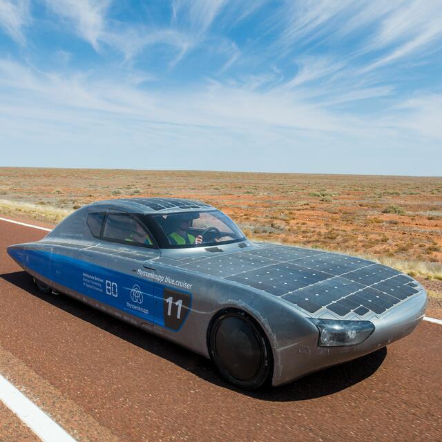 Ein Elektroauto für den Alltag, dessen Batterien auch über Solarzellen laden: der blue.cruiser. | Foto: Hochschule Bonn