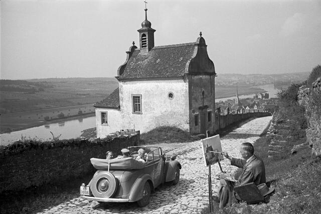 In der Leica Galerie Nürnberg wird ein kleiner, aber doch typischer Ausschnitt der Fotografien von Dr. Paul Wolff und Alfred Tritschler gezeigt: Eine fiktive Fahrt mit dem Auto, die in ihrer Heimatstadt Frankfurt beginnt, durch zahlreiche fränkische Städte und Dörfer führt und in der Reichsstadt Nürnberg endet. | Foto: © Dr. Paul Wolff und Alfred Tritschler
