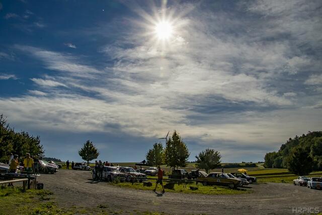 Pause unter blauem Himmel. | Foto: Fotos: Autohaus Macht, Carshooting Franken, HR Pics, Geo-Select Foto Art