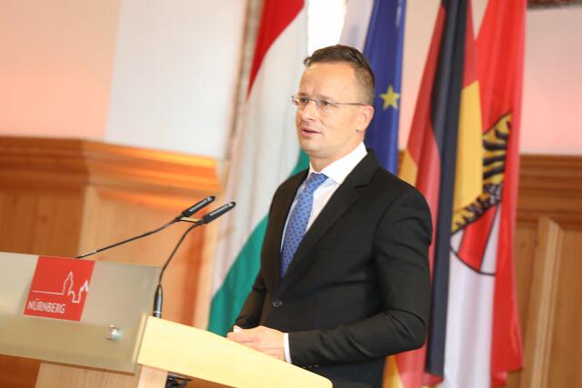 Péter Szijjártó weihte das erweiterte Honorarkonsulat von Ungarn in Nürnberg ein. | Foto: Udo Dreier