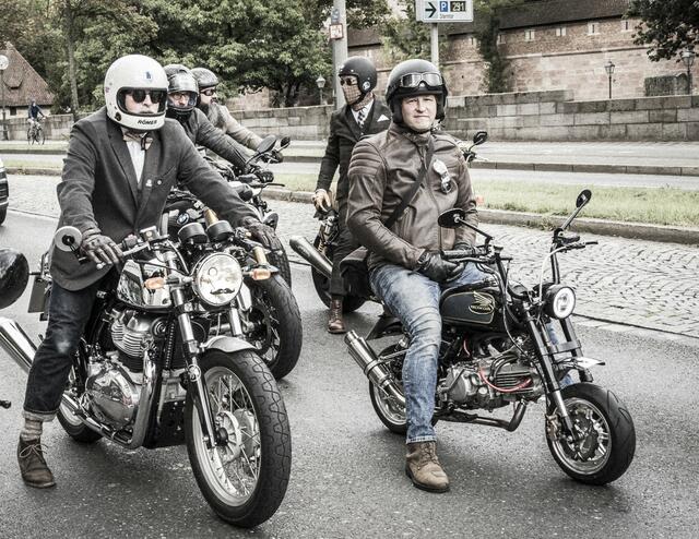 Ob Klassiker oder Monkey-Bike: Beim Gentleman‘s Ride gibt‘s keine Klassenunterschiede – nur der Stil zählt! | Foto: Ralf Kleinlein
