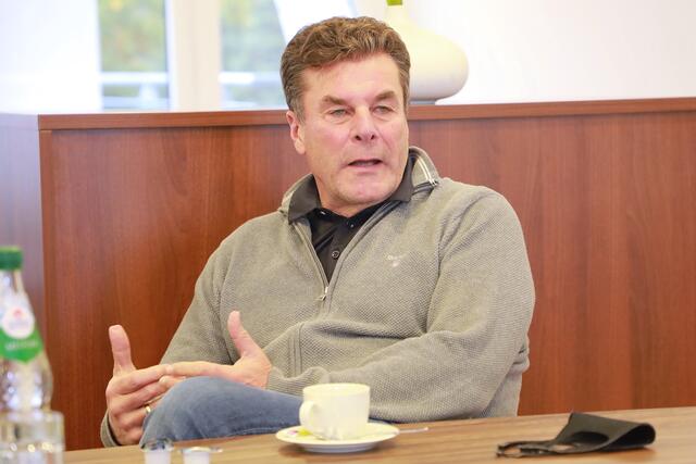 Kennt Nürnberg bestens: Dieter Hecking (56) war von 2009 bis 2012 Cheftrainer beim 1. FCN. Seit Ende Juli 2020 ist er Sportvorstand beim Club. Er kommt vom HSV, wo er zuletzt Trainer war. | Foto: Jürgen Friedrich