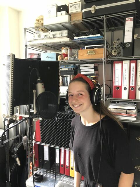 Hörspielproduktion mit der Berliner Schauspielerin Senta-Sophia Delliponti („Gute Zeiten schlechte Zeiten“).  | Foto: Pfalzmuseum Forchheim