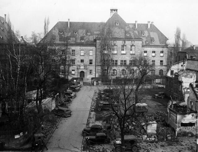 Im zweiten OG fand im Saal 600 – abgeschirmt durch schwere Vorhänge – der Prozess gegen die NS-Hauptkriegsverbrecher statt. | Foto: National Archives, College Park, MD, USA