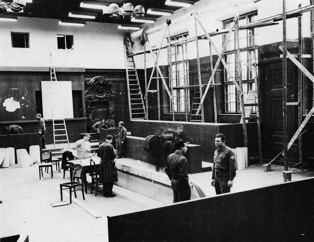 Erhebliche Umbaumaßnahmen waren nötig, um den Anfang des 20. Jahrhunderts errichteten Schwurgerichtssaal für die Anforderungen an einen derartigen Prozess herzurichten. | Foto: National Archives, College Park, MD, USA