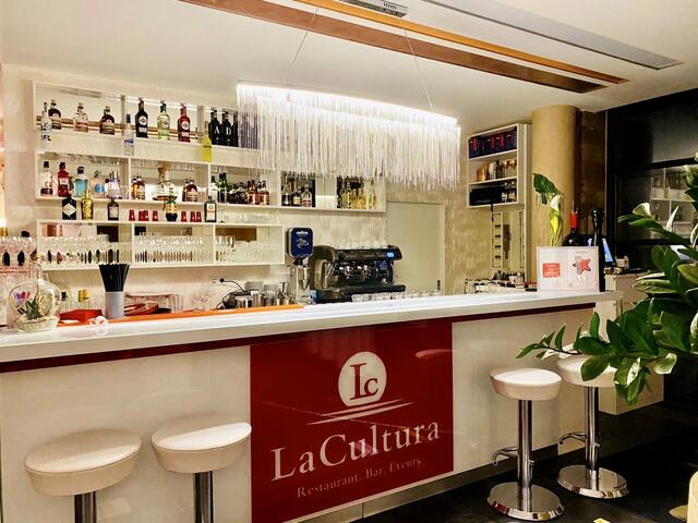 Die neue Bar ist das Prunkstück im „LaCultura“. Sie wird ein VIP-Treffpunkt, sobald der Lockdown beendet ist.