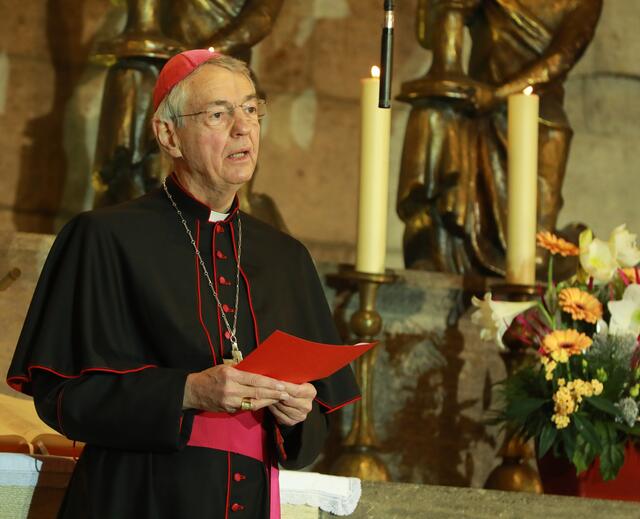 Der Bamberger Erzbischof Prof. Ludwig Schick würdigt das Wirken seines evangelischen Kollegen. | Foto: Udo Dreier