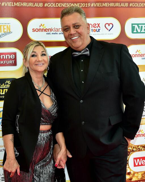 «Reality-Urgestein» Frank Fussbroich und Ehefrau Elke bei der Goldene-Sonne-Gala 2019 in Kalkar.  | Foto: Revierfoto/dpa