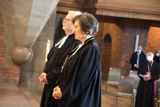Gemeinsam mit seiner Frau Elisabeth Hann von Weyhern hatte sich Oberkirchenrat Prof. Dr. Nitsche seit fast 15 Jahren die Stelle des Re­gional­bischofs im Kirchenkreis Nürnberg geteilt. | Foto: Udo Dreier