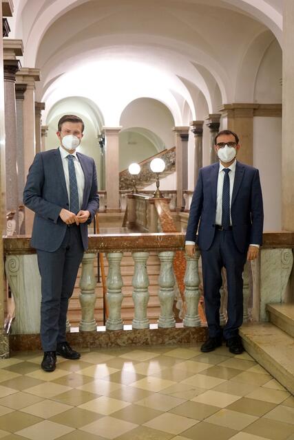 Treffen des Gesundheitsministers Klaus Holetschek mit Oberbürgermeister Marcus König (l.)  im Dienstsitz des Bayerischen Staatsministerium für Gesundheit und Pflege in Nürnberg.  | Foto: StMGP