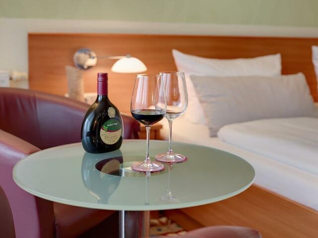 Das Hotelzimmer können die Gäste beliebig oft ansteuern. | Foto: Kurhotel Pyramide Bad Windsheim