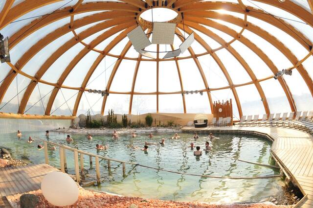 Der Salzsee unter der großen Kuppel ist die Attraktion der Franken-Therme. | Foto: Foto Heckel