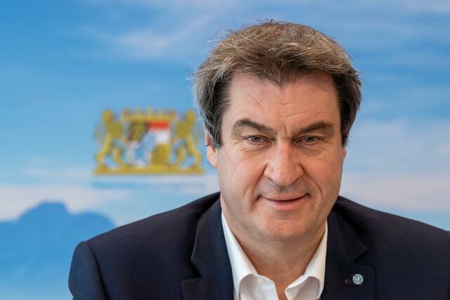 Markus Söder (CSU) nimmt an der Sitzung des bayerischen Kabinetts in der bayerischen Staatskanzlei teil.  | Foto: Peter Kneffel/dpa-Pool/dpa